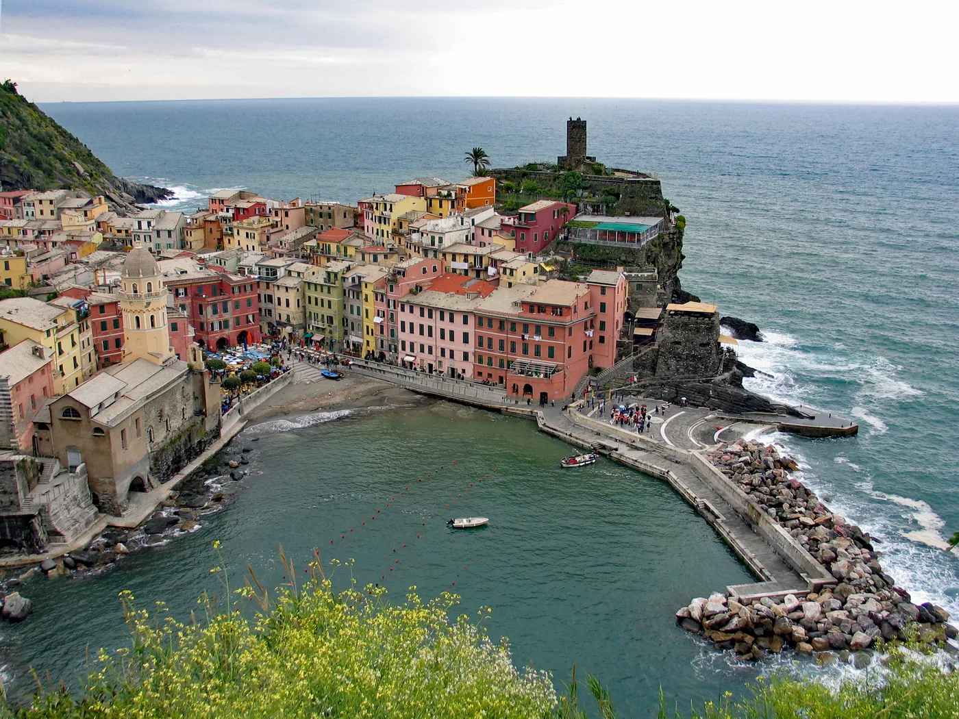 Overtourism: contributi d'accesso, ingressi contingentati e la nuova etichetta delle città d'arte